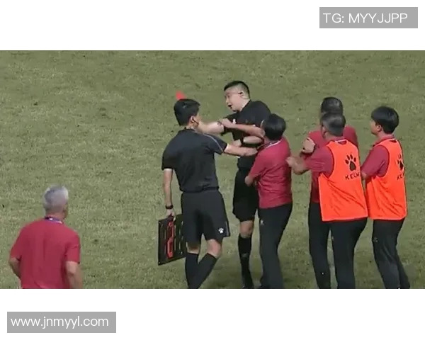 球员比赛中晕倒送医，所幸无生命危险