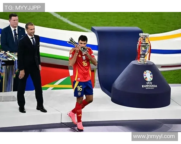 欧洲杯荣获月度最佳球员，实至名归