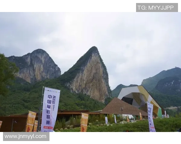 国家攀岩中心落成开放，设备达国际一流水准